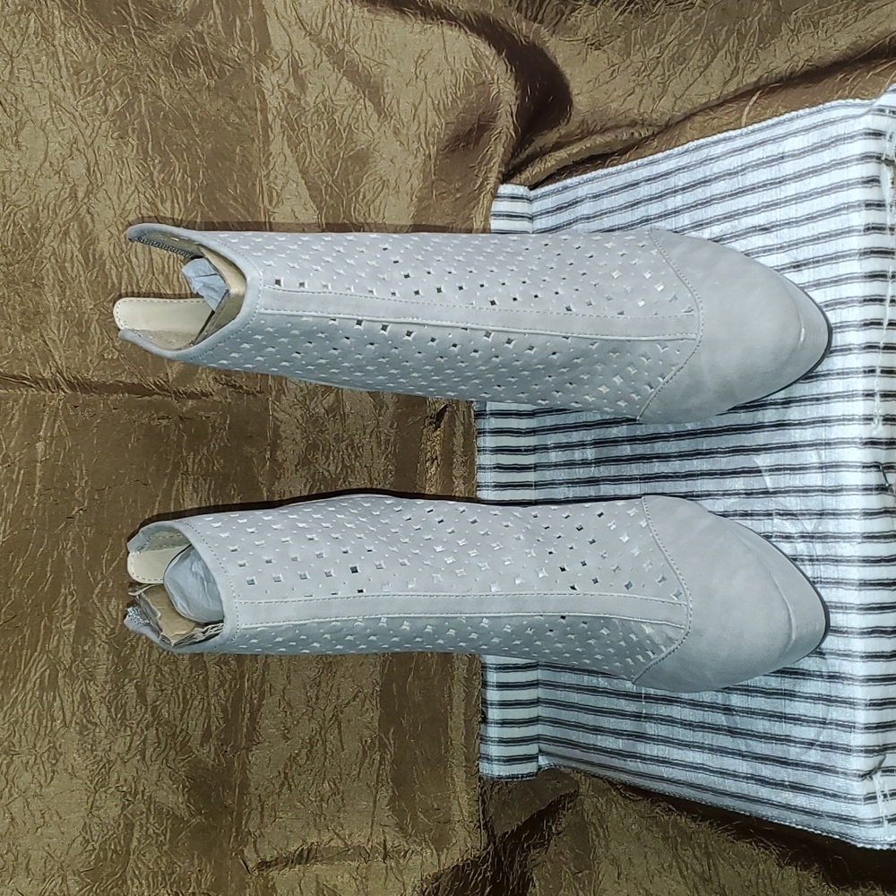 Michael Antonio cream cutout booties